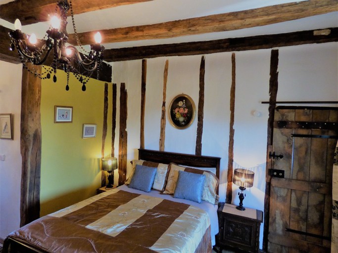Bedroom 4, L'Ancien Presbytère, Haute-Vienne