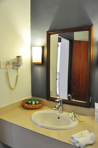 Bathroom 4, Koggala Beach Hotel, Habaraduwa