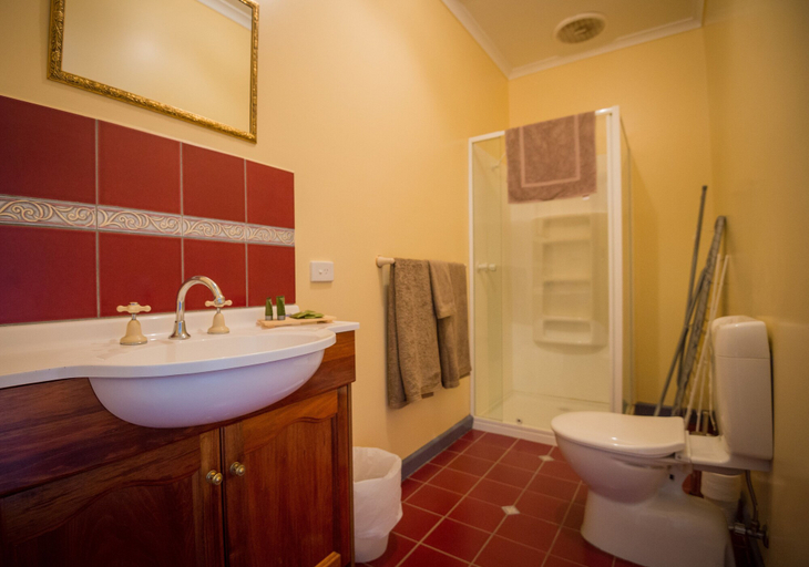 Bathroom, Blue House at Mountainside Wines, Ararat