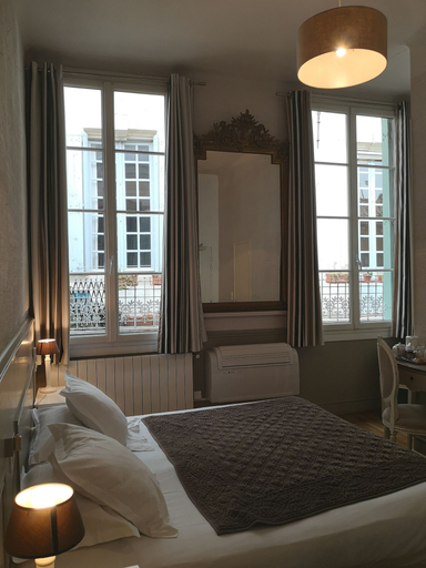 Bedroom 3, Hôtel de l'Amphithéâtre, Gard