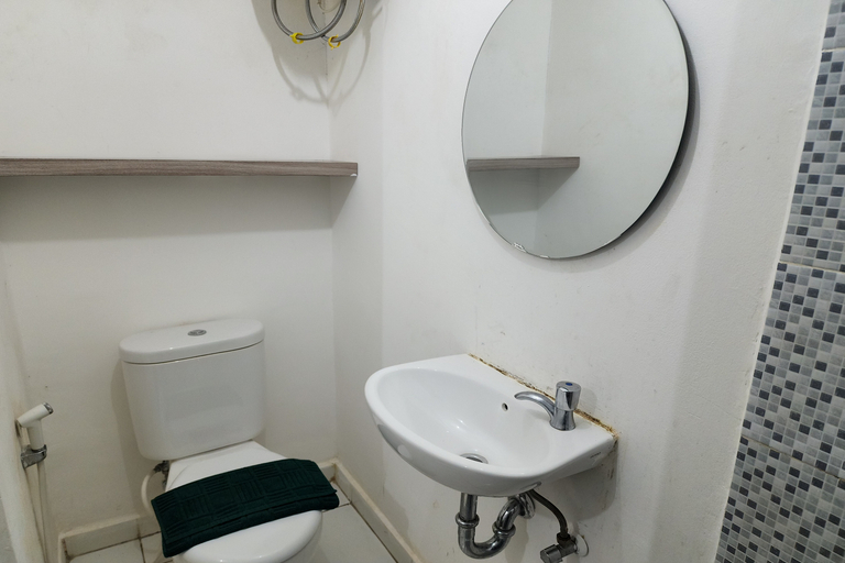 Bathroom 5, Barata Hotel Near Bandara Soekarno Hatta, Tangerang