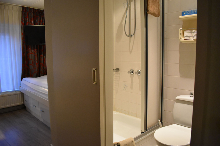 Bathroom 4, Hotel Atlanta, Valkenburg aan de Geul