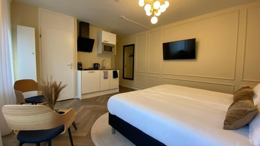 Bedroom 5, Casa Cappuccino - Stylish Studio for two, Groningen