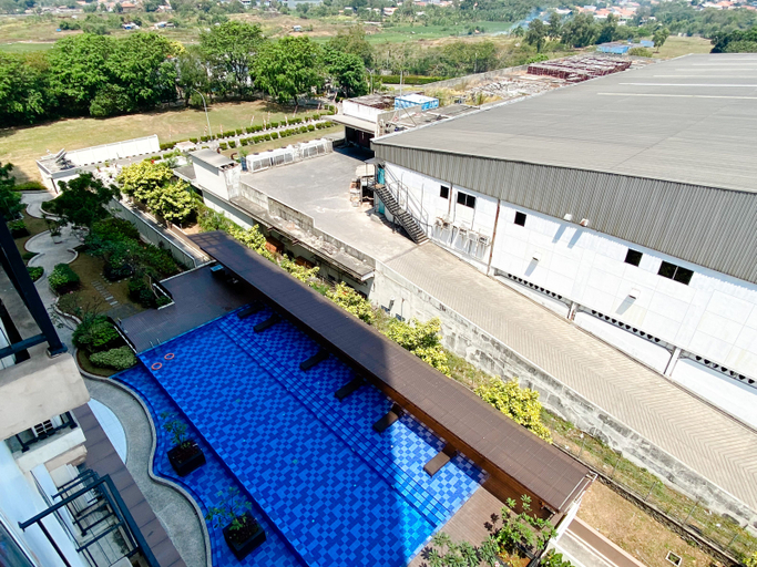 Exterior & Views 3, Spacious and Comfy Studio Room Azalea Suites Apartment By Travelio, Cikarang
