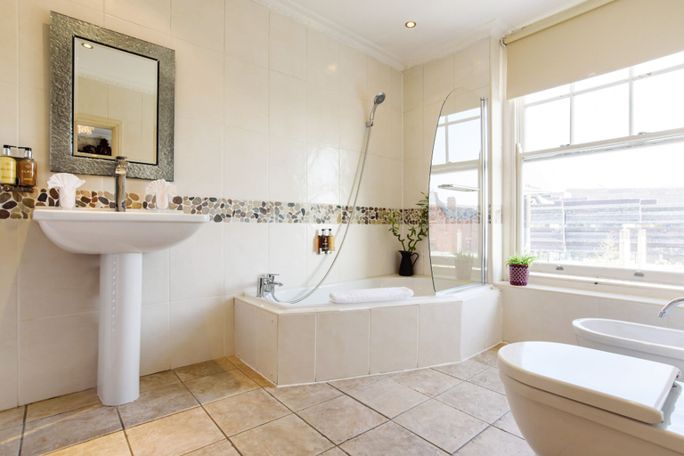 Bathroom 5, Jolyon's Boutique Hotel, Cardiff