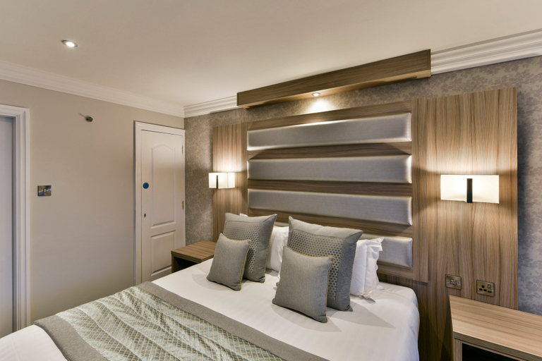 Bedroom 3, Holiday Inn MANCHESTER - OLDHAM by IHG, Oldham