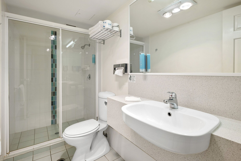 Bathroom 5, Pegasus Motor Inn and Serviced Apartments, Hamilton