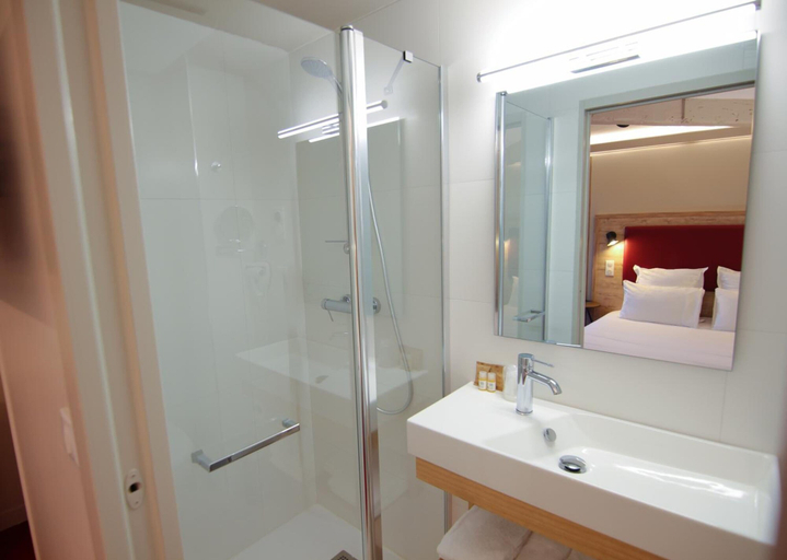 Bathroom 4, Hotel Montaigne, Dordogne
