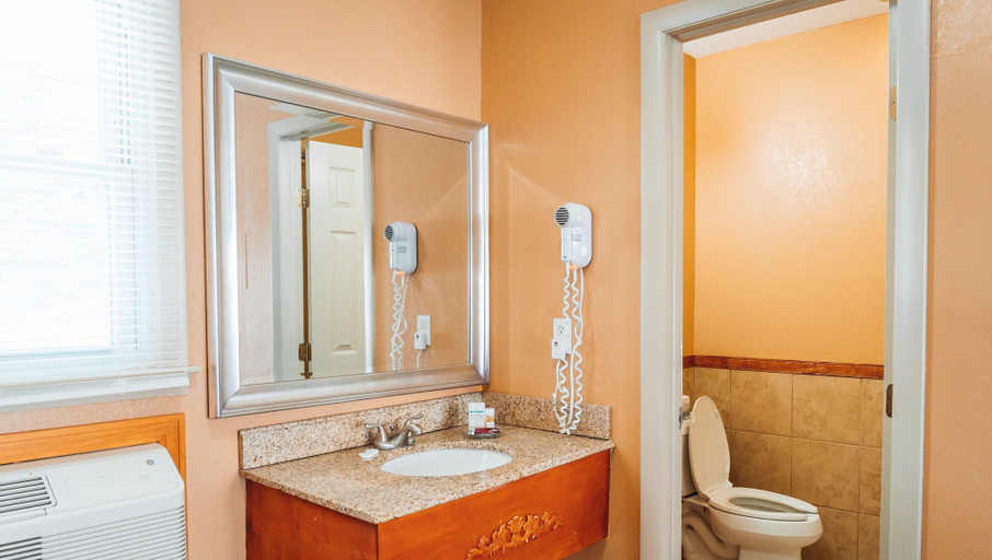 Bathroom 3, Quiet Corner Inn, Windham