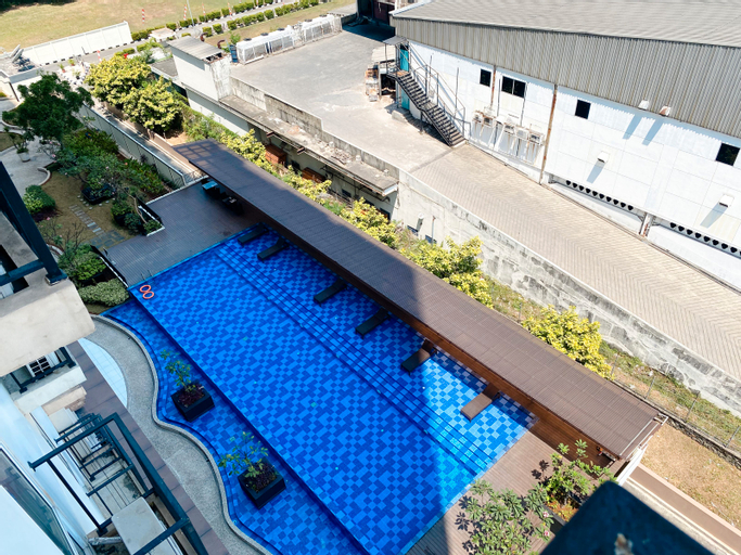 Exterior & Views 2, Spacious and Comfy Studio Room Azalea Suites Apartment By Travelio, Cikarang