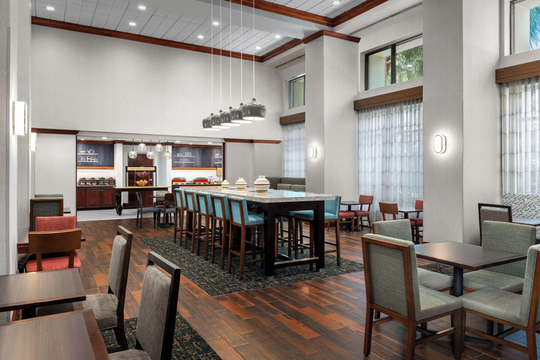 Food & Drinks 5, Hampton Inn & Suites Lake Mary At Colonial Townpark, Seminole