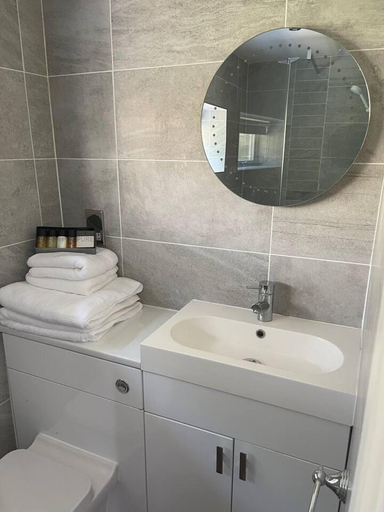 Bathroom, Immaculate 1-bed Studio With Outside Patio, Calderdale