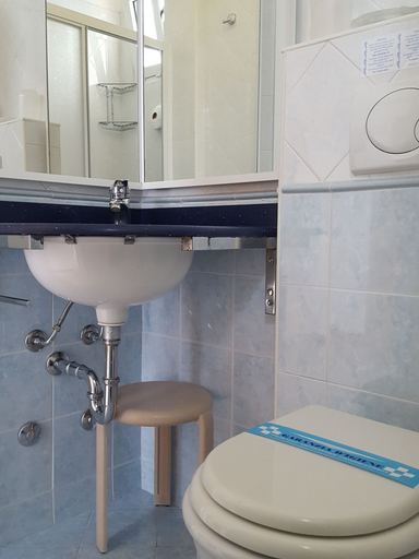 Bathroom 3, Hotel Saponi, Rimini