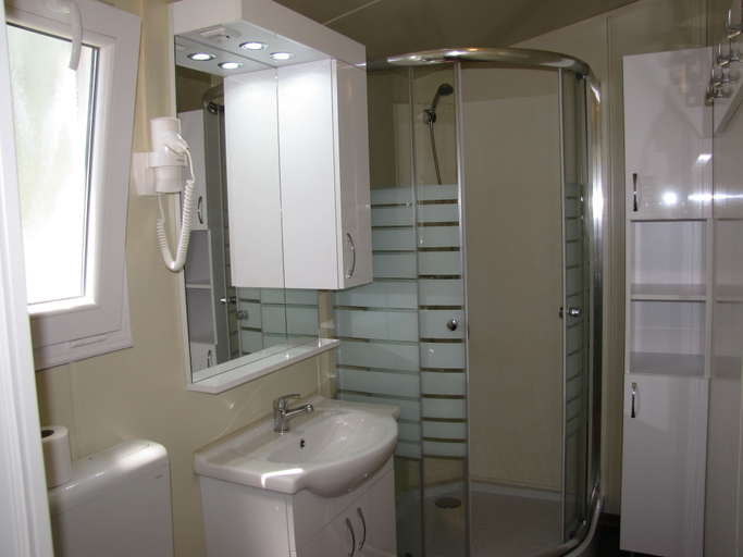 Bathroom 4, Balatontourist Füred Kemping&Üdülőfalu, Balatonfüred