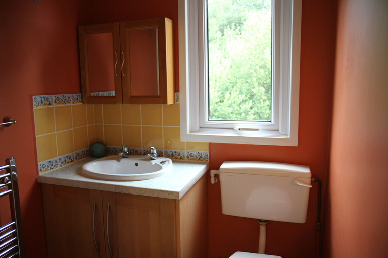 Bathroom 4, Freshwater Bay Holiday Cottages, Pembrokeshire