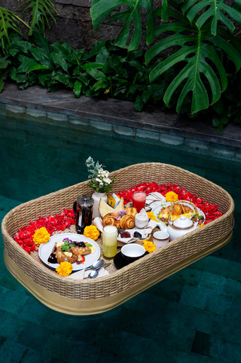 Food & Drinks