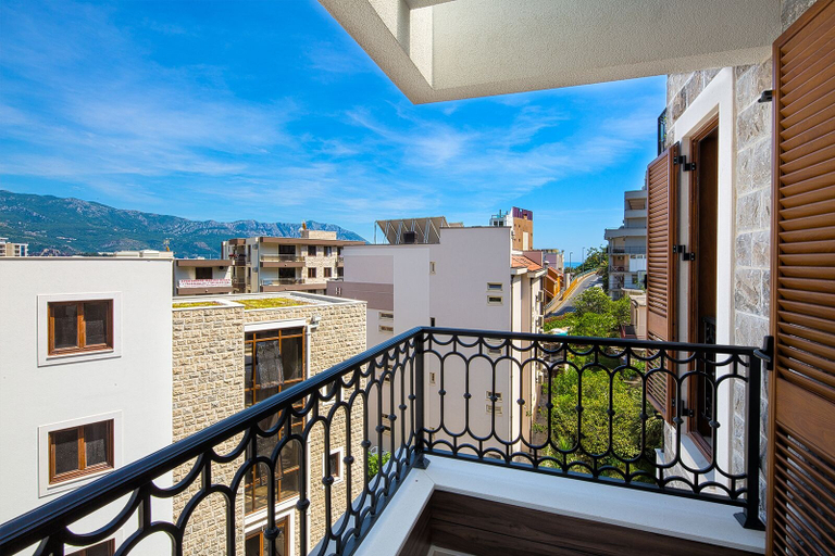 Others 4, Spaska Apartments