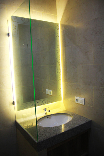 Bathroom 7