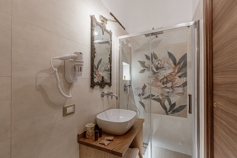 Bathroom 5, Palazzo Giunta - Porta Marina Ortigia, Syracuse