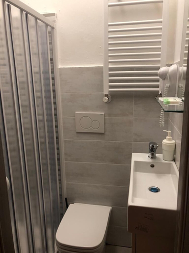 Bathroom 4, Paradise Inn, Livorno