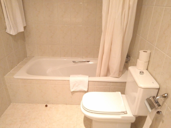 Bathroom 3, Villa de Nava, Asturias