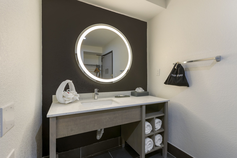 Bathroom 4, La Quinta Inn & Suites by Wyndham Des Moines West Clive, Polk