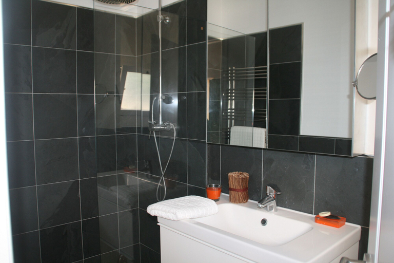 Bathroom 4, B&B Sallent, Barcelona