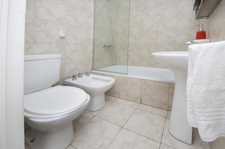 Bathroom, Obispo Oro Flat ZX1, Capital