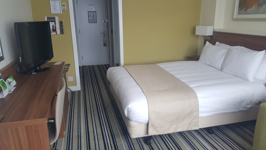 Bedroom 4, Holiday Inn DERBY - NOTTINGHAM M1, JCT.25 by IHG, Derbyshire