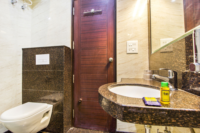 Bathroom 4, FabHotel The Royal CM Plaza, Jaipur
