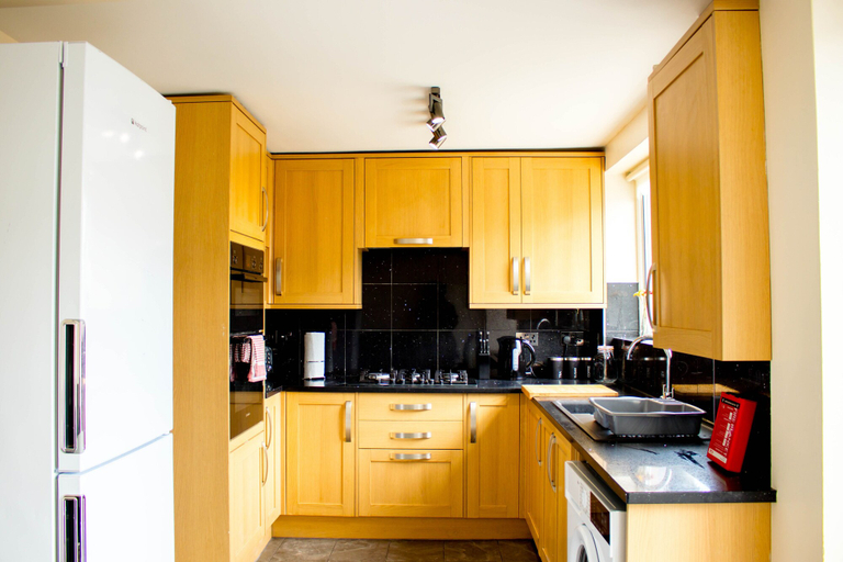 Others 3, Spacious 5-bed House! Tilbury! Free Parking!, Thurrock