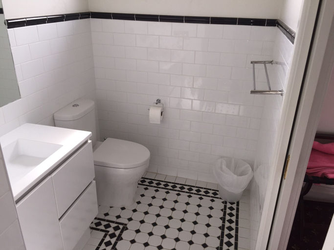Bathroom 4, Corner Hotel Alexandra, Murrindindi - East