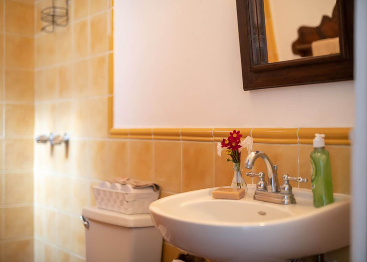 Bathroom 5, Casita Los Buhos, Antigua Guatemala