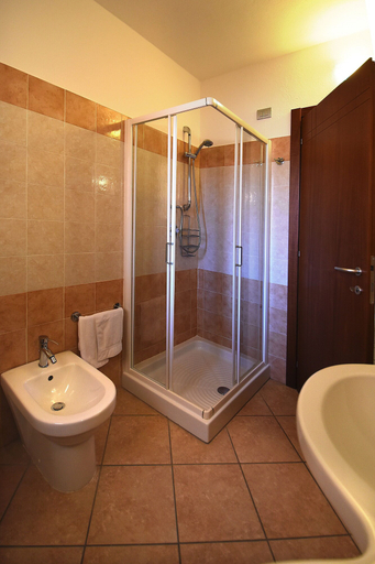 Bathroom 4, Il Girasole Hotel, Cagliari