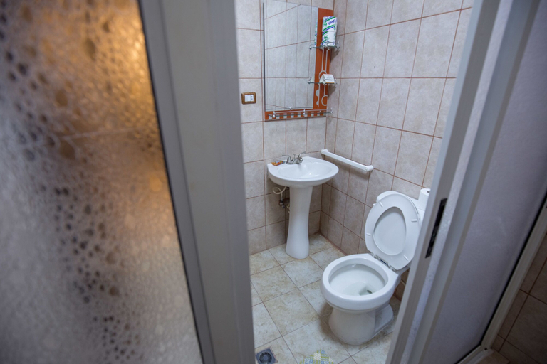 Bathroom 2, Atlantis Beach Hotel, Greater Monrovia