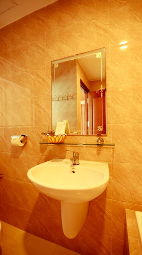 Bathroom 5, Xuan Hung Hotel, Da Nang