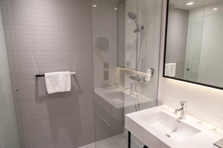 Bathroom 3, Holiday Inn HELSINKI - EXPO by IHG, Uusimaa