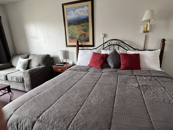 Bedroom 3, Midtown Inn & Suites, Otero