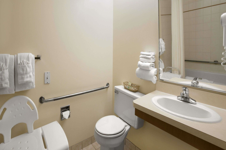 Bathroom 5, Super 8 by Wyndham Slave Lake, Division No. 17