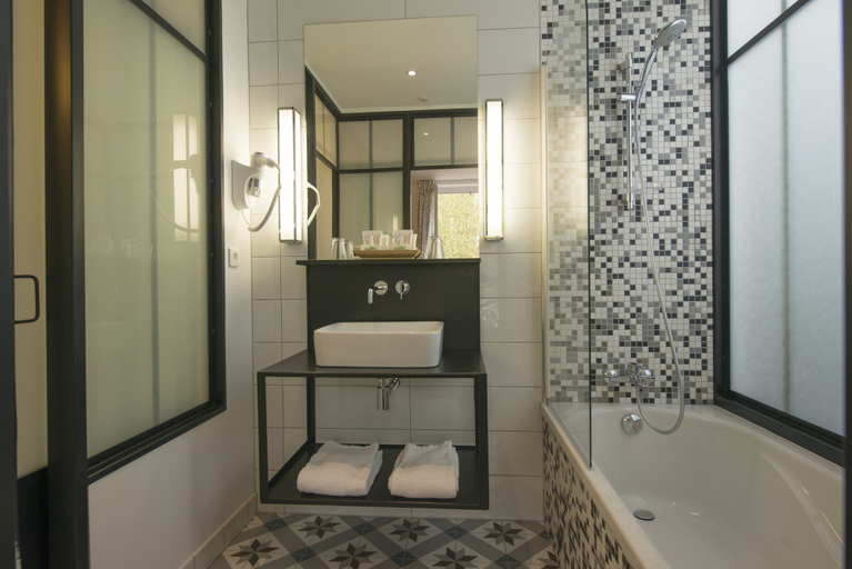 Bathroom 5, Le Manoir du Lys, Orne