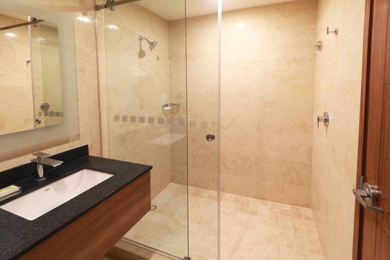 Bathroom 2, Holiday Inn & Suites PUERTO VALLARTA MARINA & GOLF by IHG, Puerto Vallarta