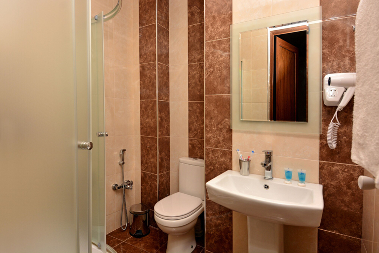 Bathroom 4, Hotel Diamond, Tbilisi