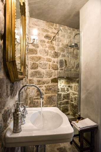 Bathroom 5, Sanbartolomeo Casa e Putìa, Ragusa