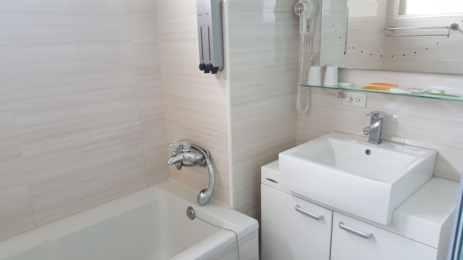 Bathroom 4, Ze Hu B&B, Nantou