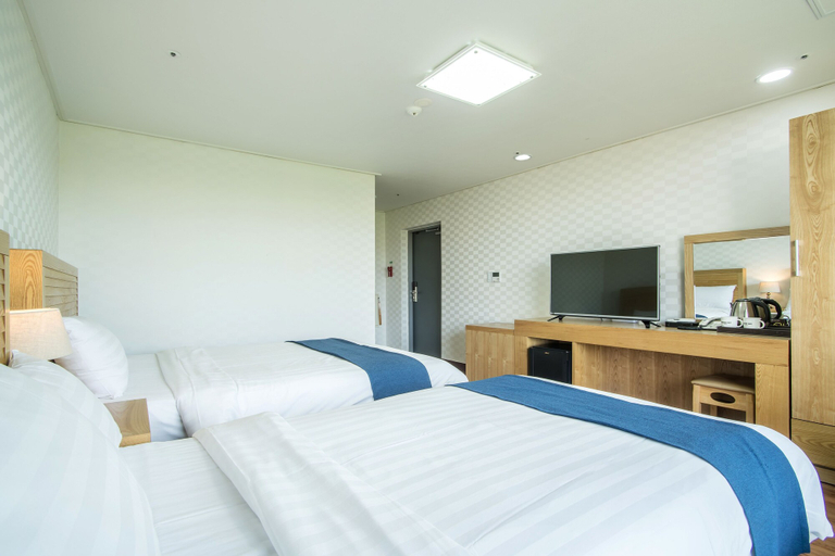 Bedroom 3, Breeze Bay Hotel, Seogwipo