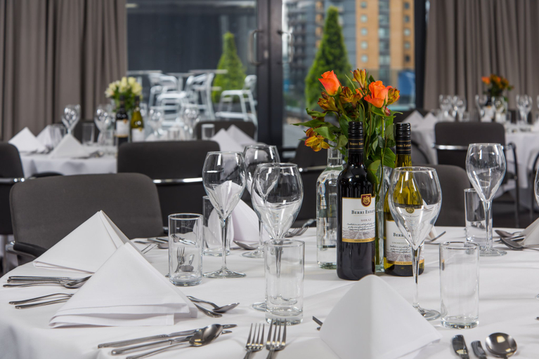 Food & Drinks 5, Holiday Inn LONDON - WEST by IHG, London