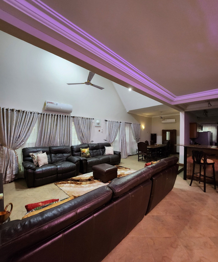 Food & Drinks, Yenas nest, Accra