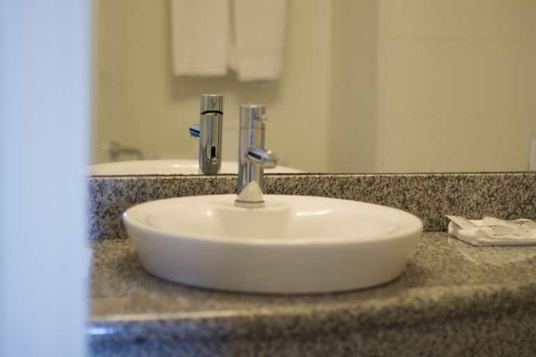 Bathroom 3, The Wilshire Inn, Division No. 3