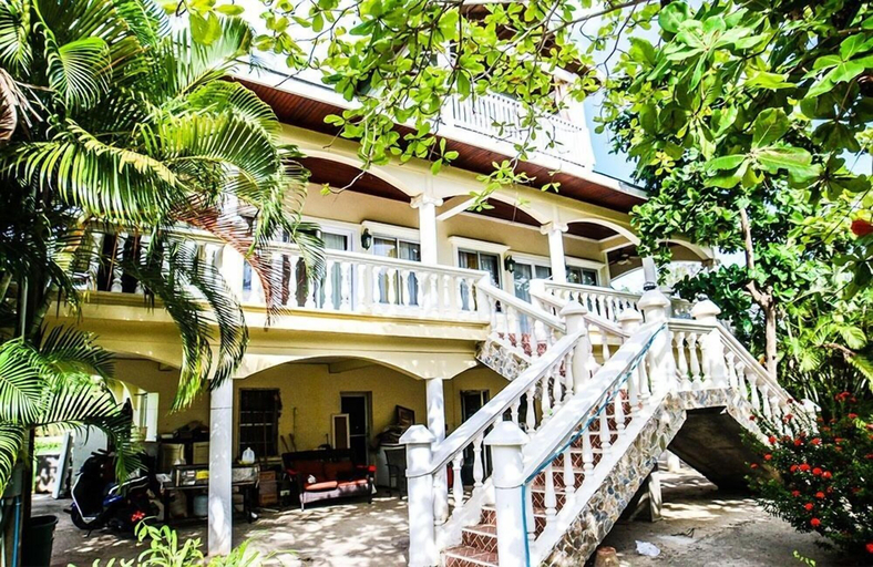 Exterior & Views 2, Foster's West Bay Resort, Roatán