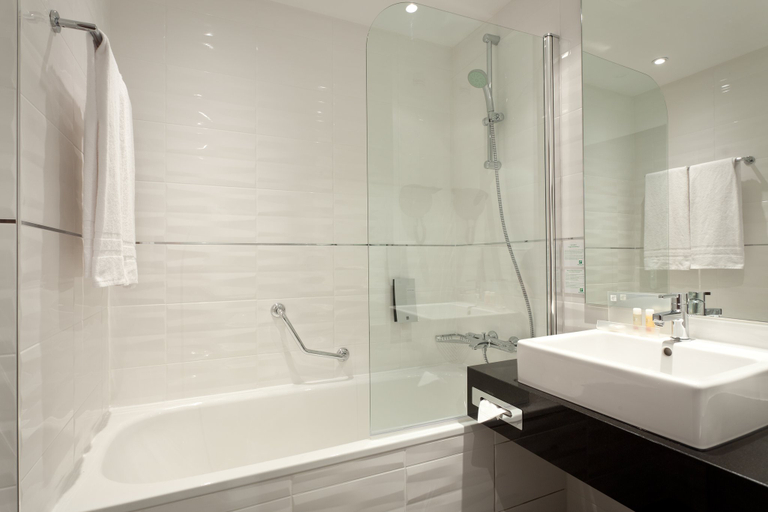 Bathroom 2, Holiday Inn LILLE - OUEST ENGLOS by IHG, Nord